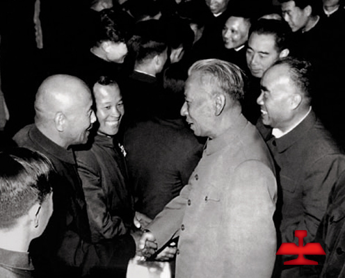 1959年毛澤東同志親切接見(jiàn)全國著(zhù)名勞動(dòng)模范、鞍鋼老英雄孟泰
