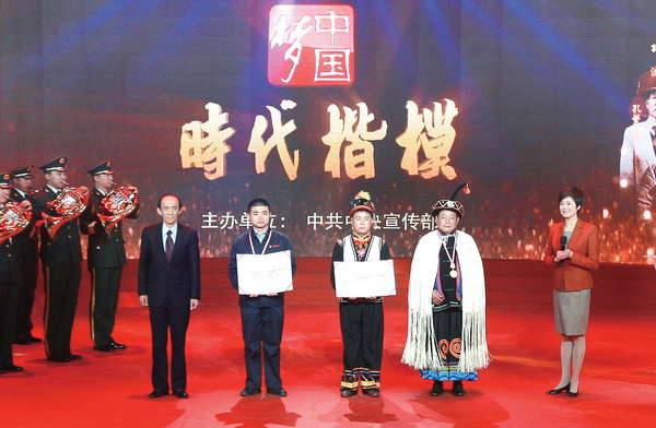 李超榮獲全國“時(shí)代楷?！狈Q(chēng)號